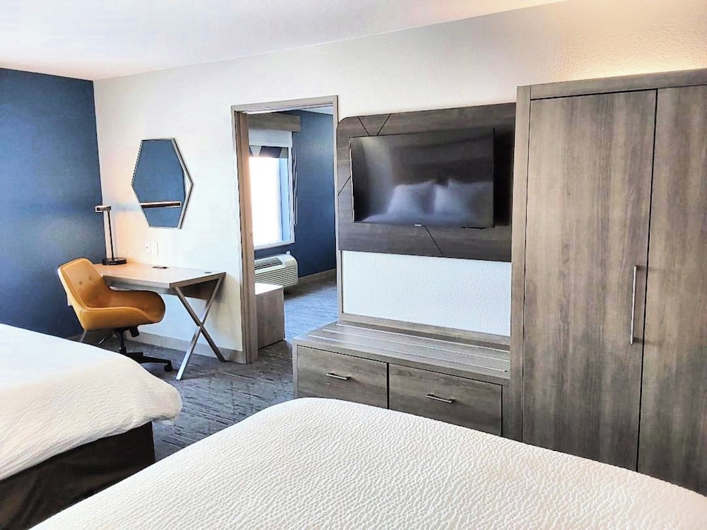Suite, Multiple Beds photo 2
