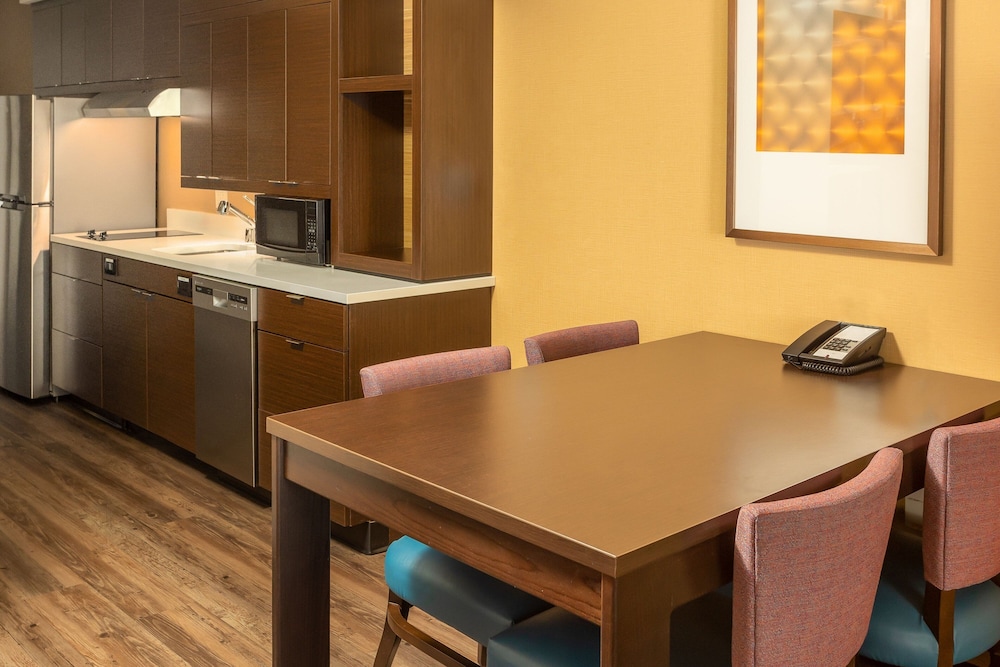 Suite, 1 Queen Bed with Sofa bed, Corner