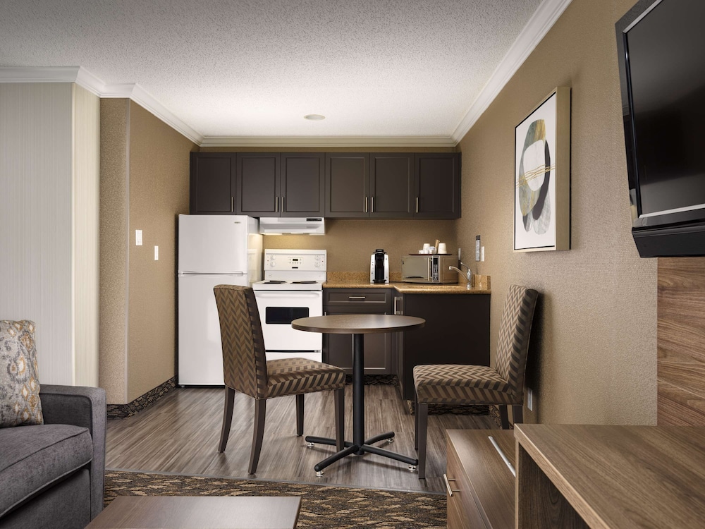 Suite, 2 Double Beds, Non Smoking, Kitchen (with Sofabed, Full Kitchen) - Photo 4