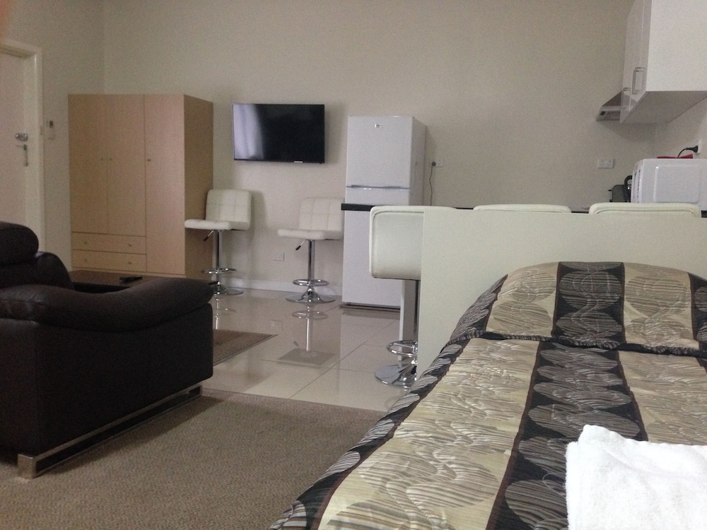 Family Room, Non Smoking, Kitchenette (Large Family Room) photo 3