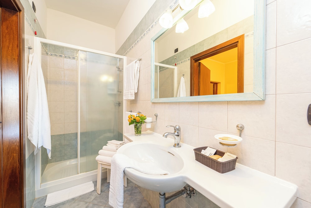Family Room, 2 Bedrooms - Photo 16