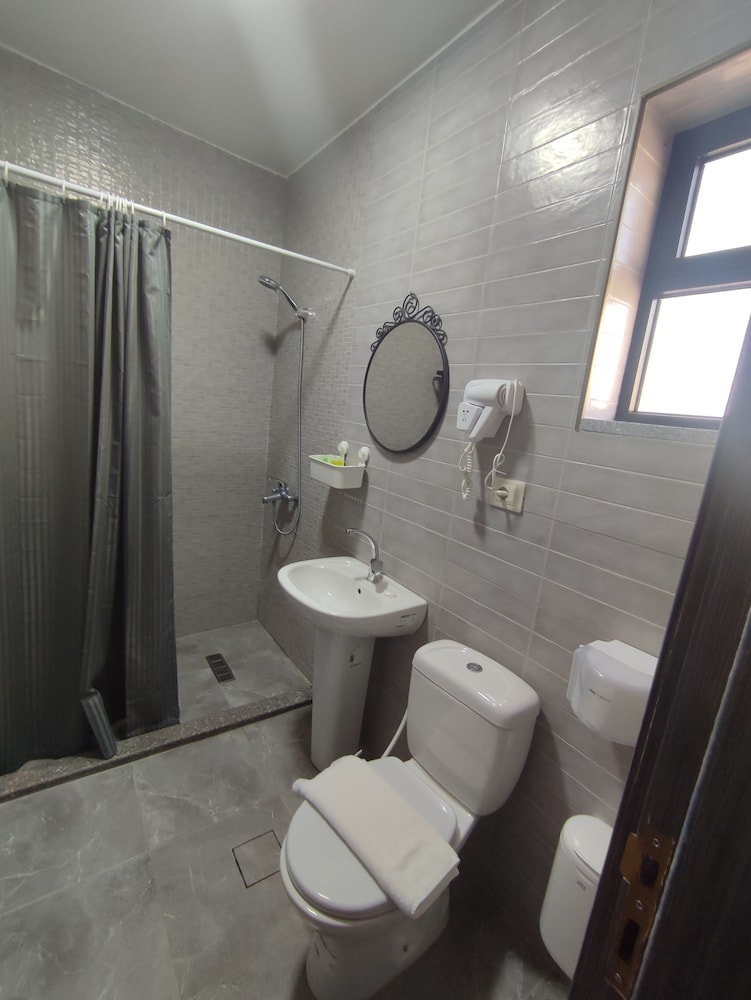 Double Room, 1 King Bed photo 3