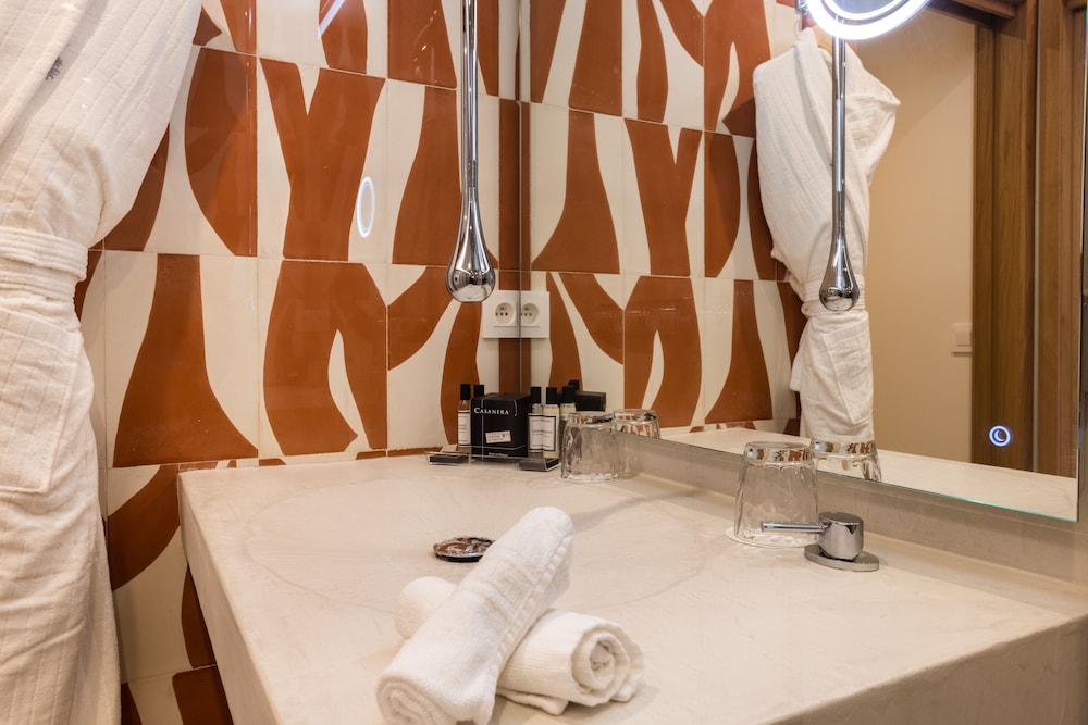 Classic Double Room, Pool View - Photo 5