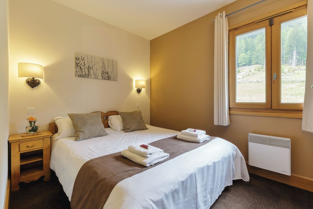 Family Apartment, 2 Bedrooms (Vallorcine Buet 43 ski in / ski out)