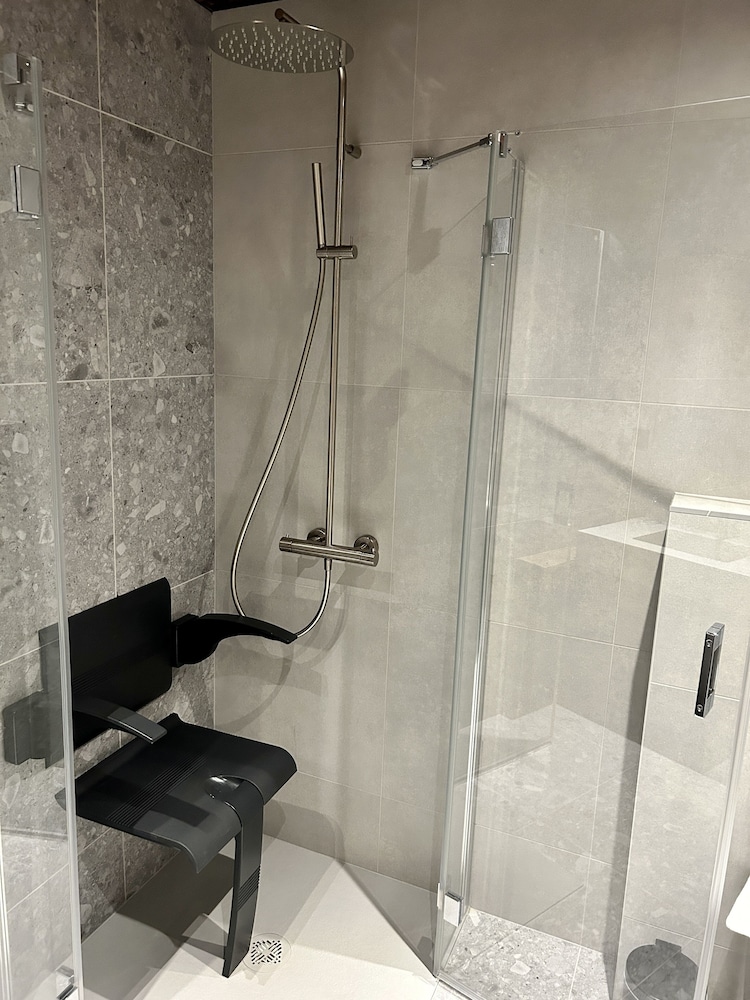 Comfort Room photo 2