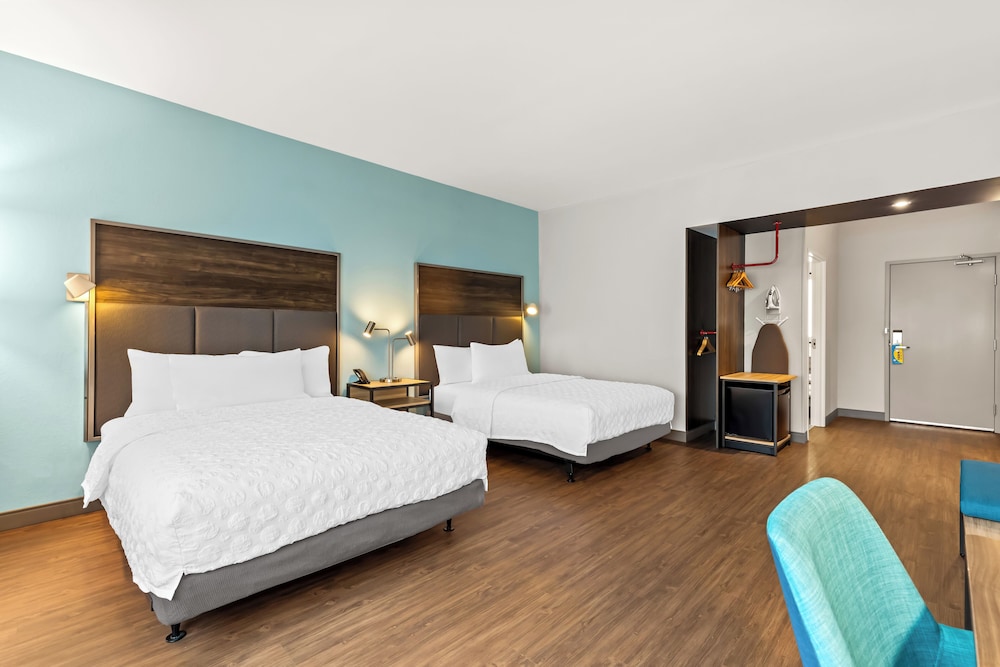 Room, 2 Queen Beds, Accessible, Bathtub - Photo 3