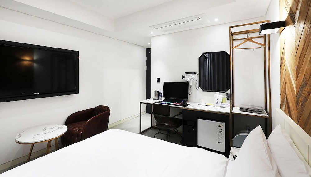 Deluxe Room - Photo 6