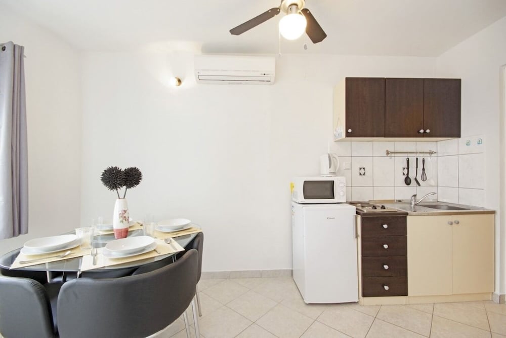 Apartment (Ines - central with free parking - A2)
