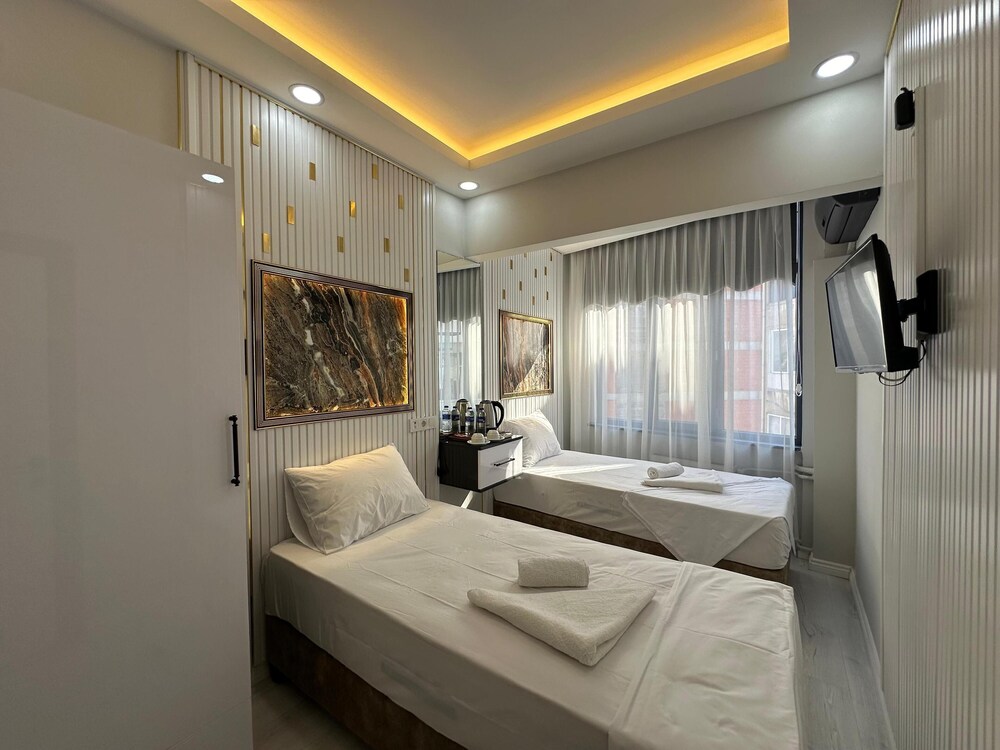 Economy Twin Room photo 2