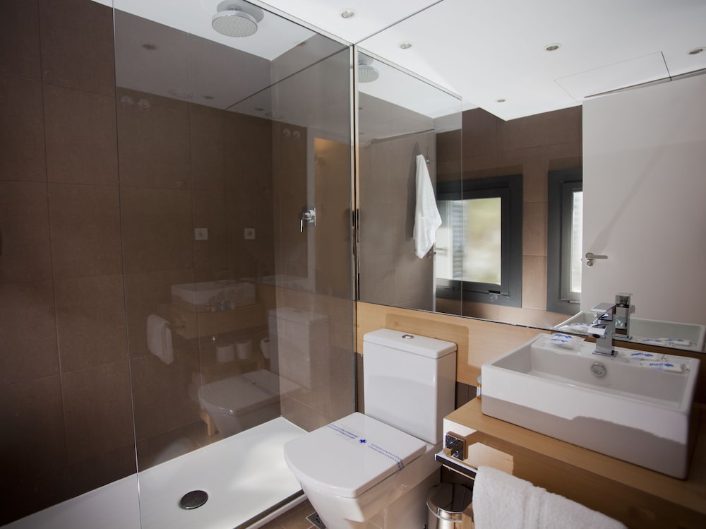 Standard Double or Twin Room - Photo 6