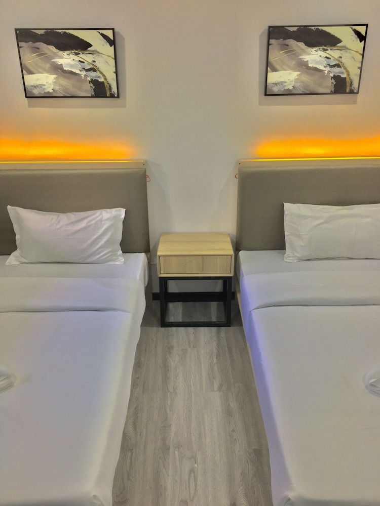 Deluxe Twin Room photo 2