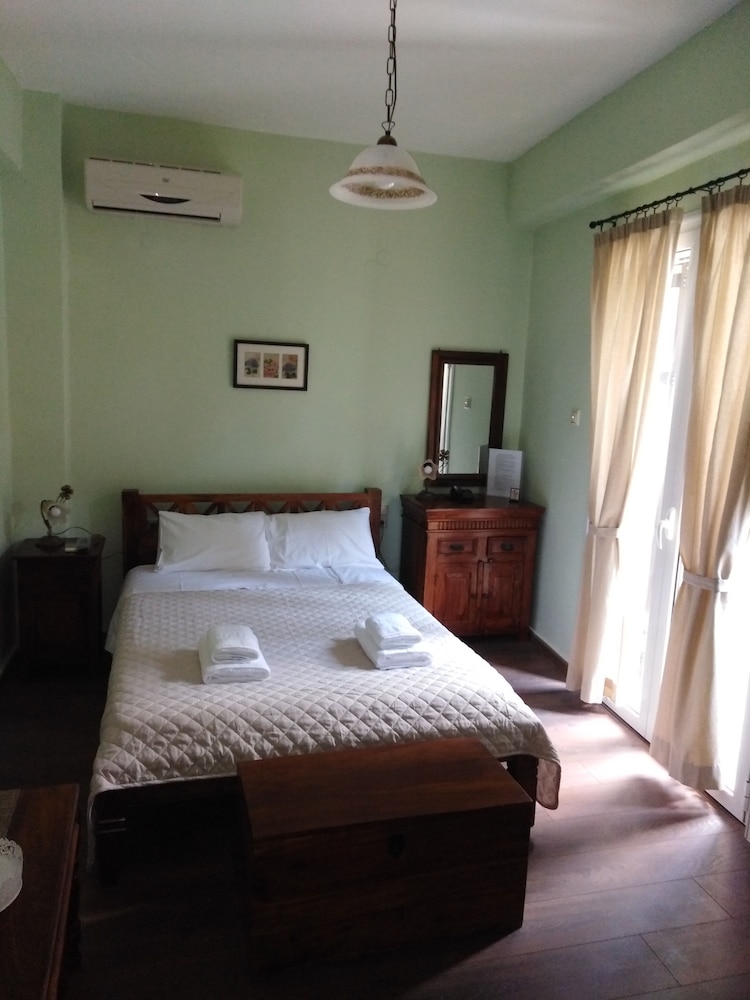 Economy Double Room photo 1