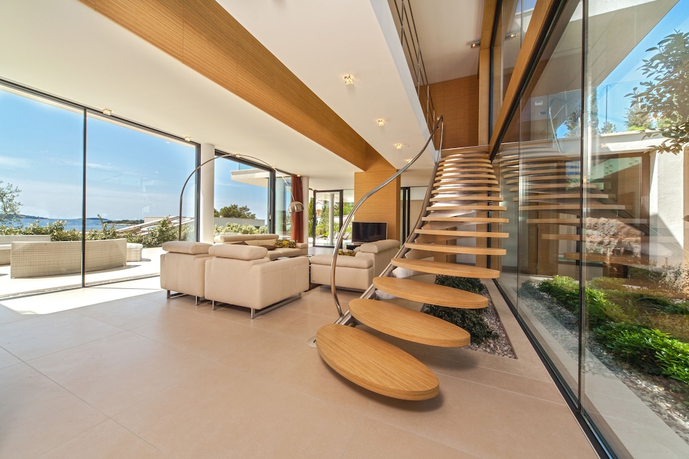 Villa 05 photo 1