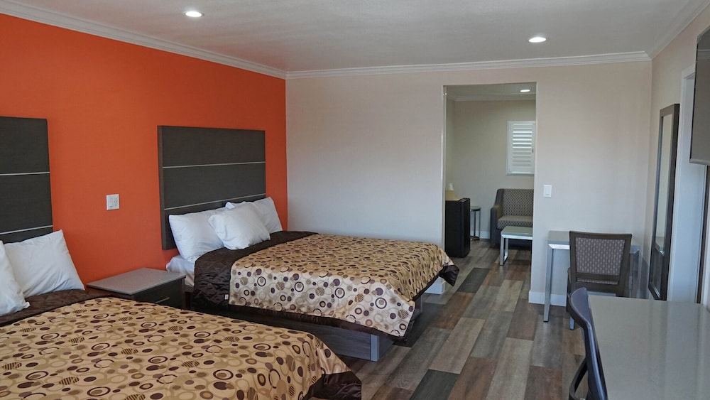 Standard Room, 2 Queen Beds, Non Smoking - Photo 5