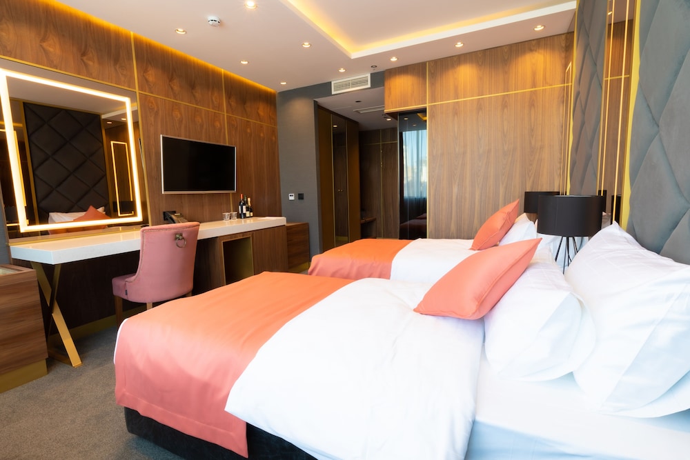 Standard Twin Room - Photo 1