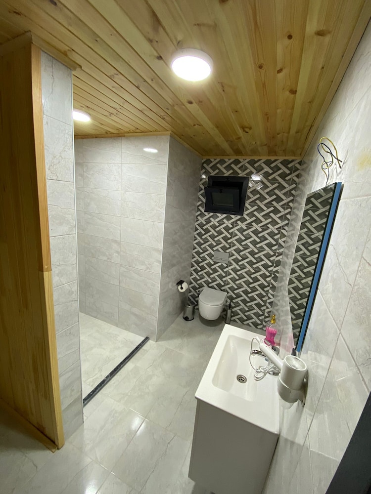 Comfort Room, 1 Double Bed, Non Smoking, Pool View photo 2