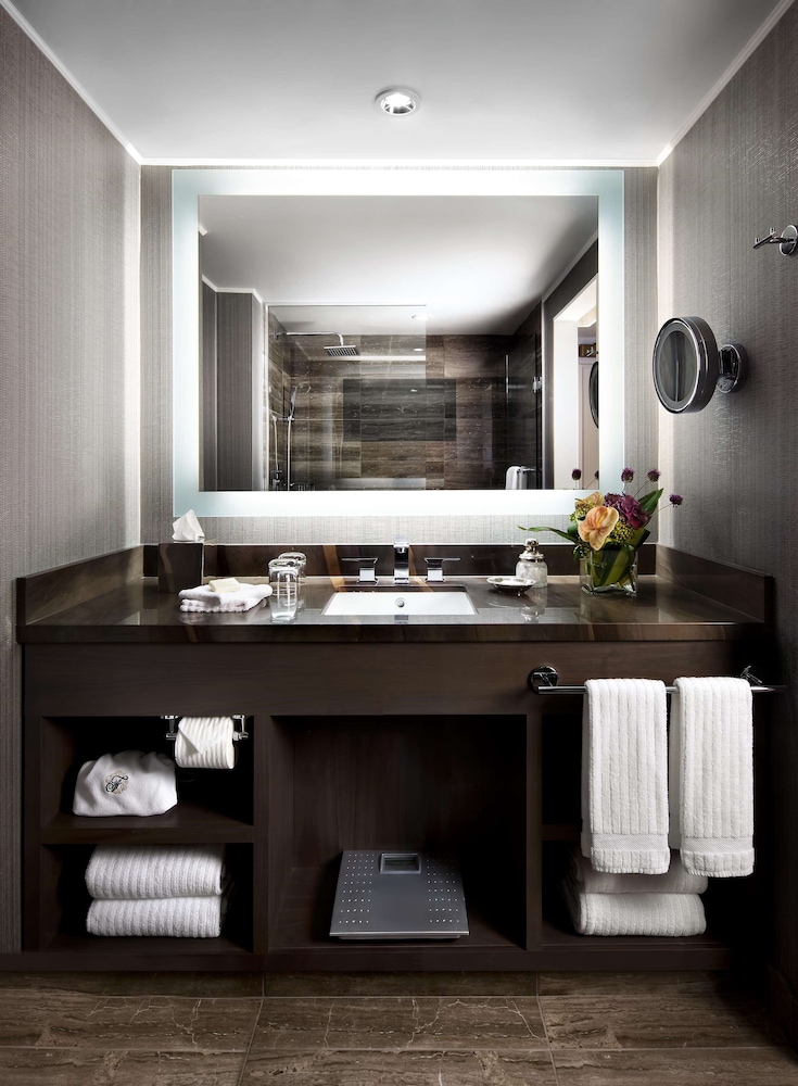 Suite, 1 King Bed with Sofa bed, Harbor View