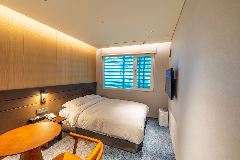 Standard Single Room (24 Hours)-transit passenger only photo 2