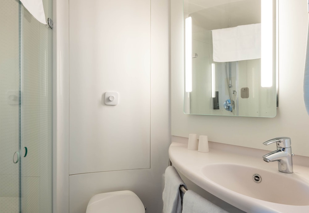 Double Room, Non Smoking - Photo 3