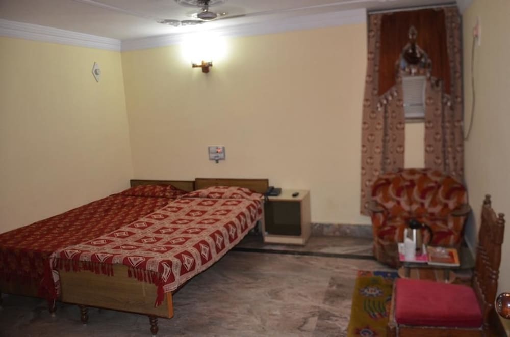Standard Double Room with Fan photo 3