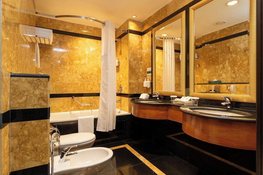 Suite, 1 Bedroom, Club Lounge Access, Pool View - Photo 6