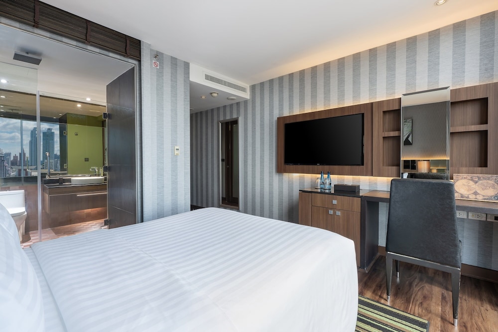 Continent King Room photo 2