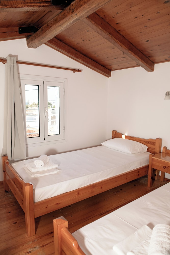 Standard Room, Multiple Beds, Garden View