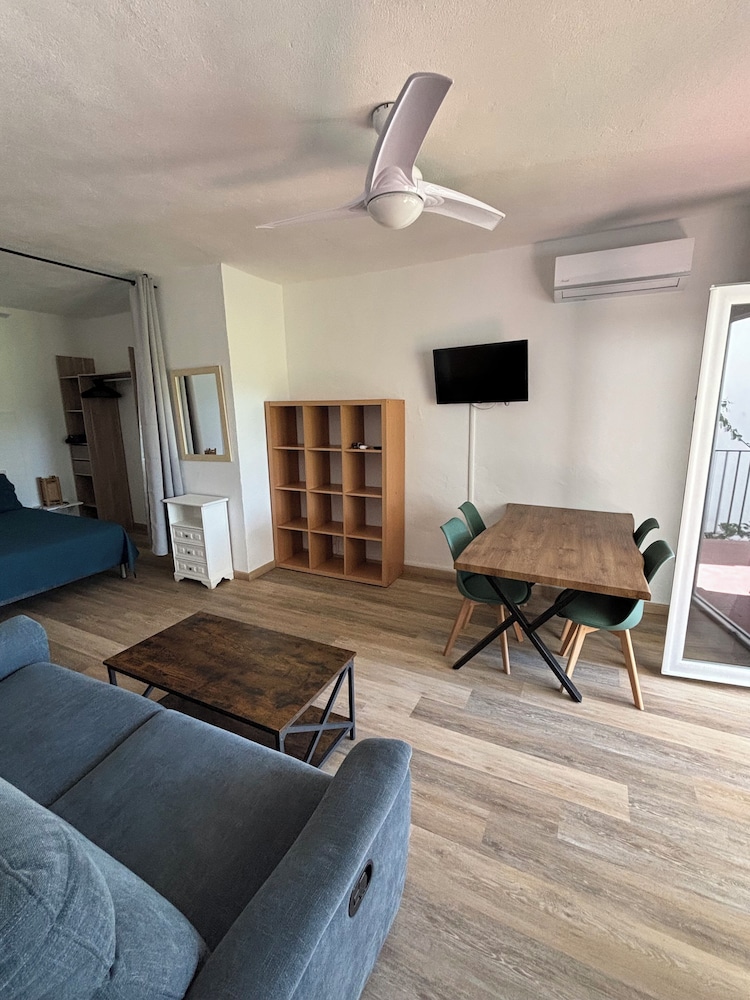 Classic Apartment photo 2