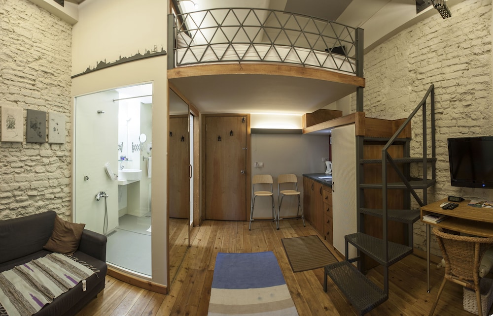 Loft Room photo 1