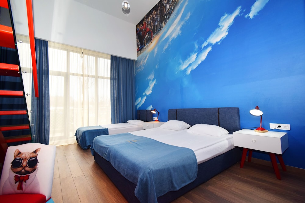 Spiderman Thematic Maisonette (4+1)
