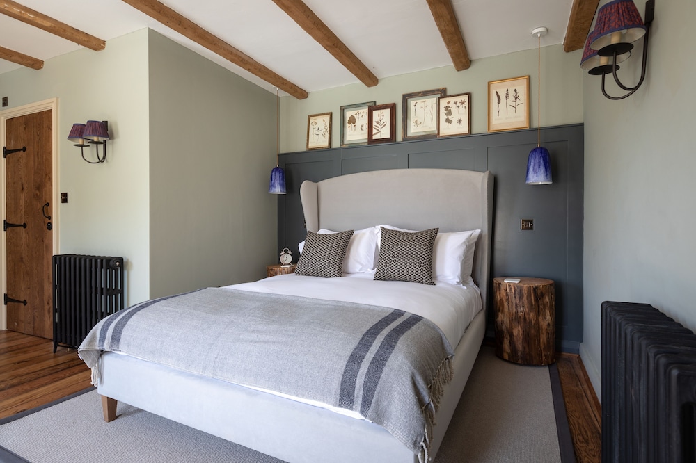Superior Room, 1 King Bed photo 2