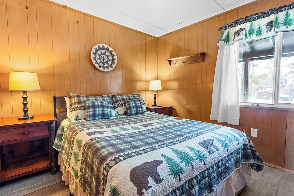 Cabin, 2 Queen Beds, Patio, Mountain View