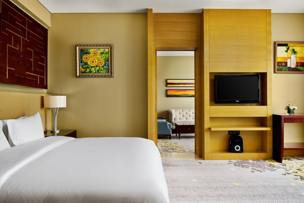Suite, 1 Bedroom, Balcony (Lounge Access)