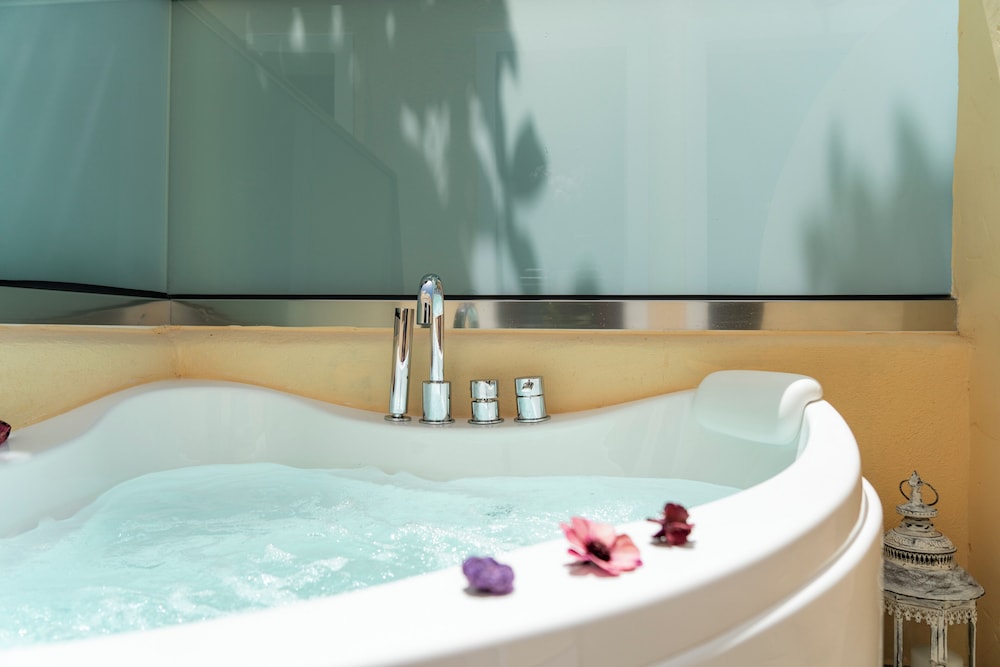 Suite, Hot Tub (Santorini) - Photo 9