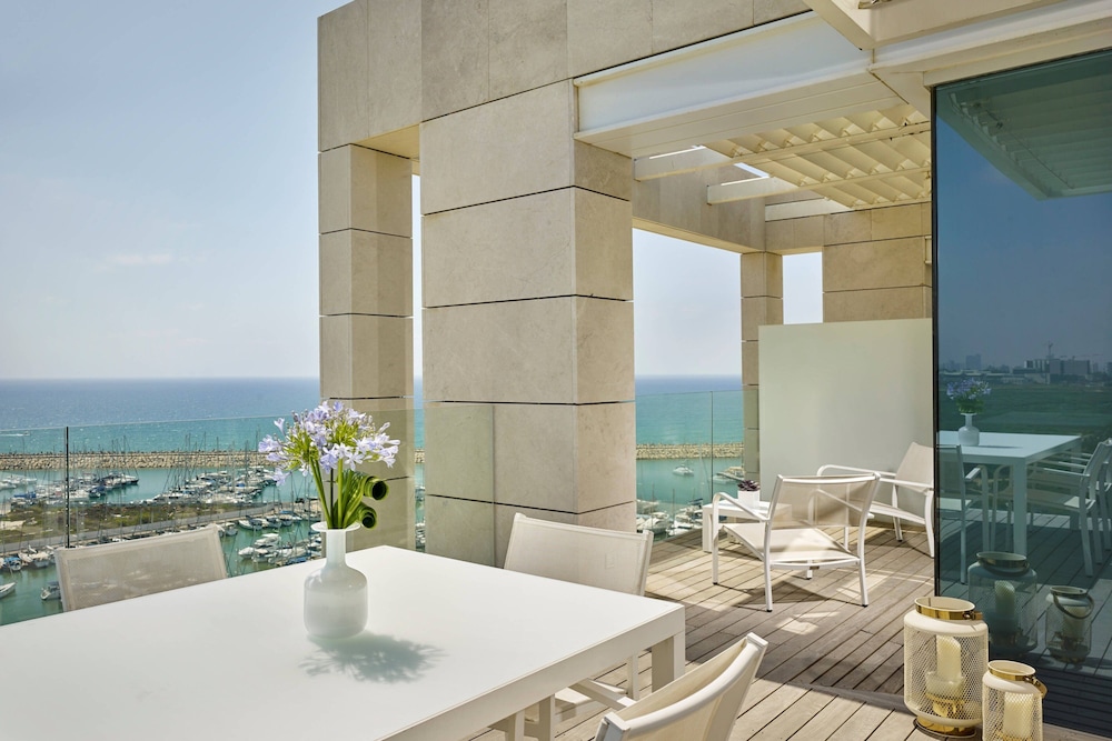 Penthouse Suite, 1 Bedroom, 1 King, Sea View thumbnail 5