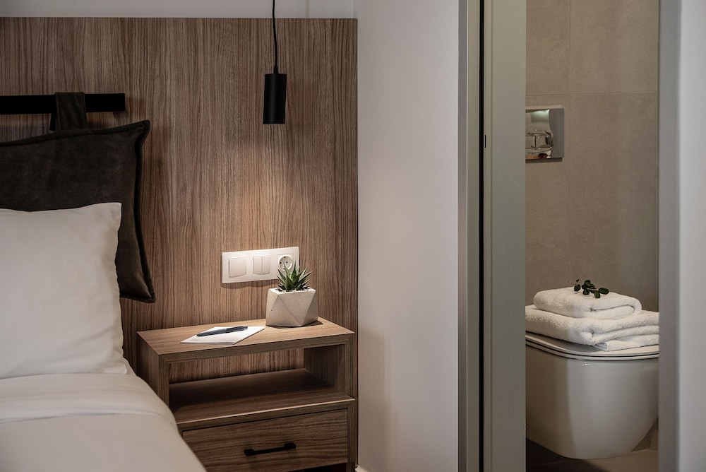 Standard Twin Room - Photo 4