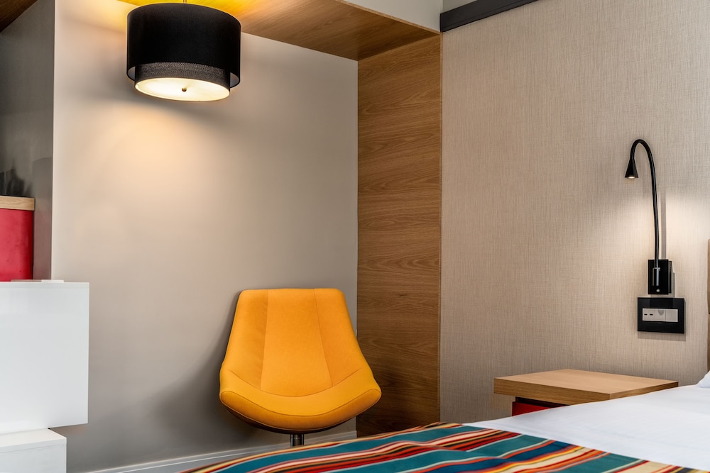 Room, 1 Queen Bed (Petit) thumbnail 6
