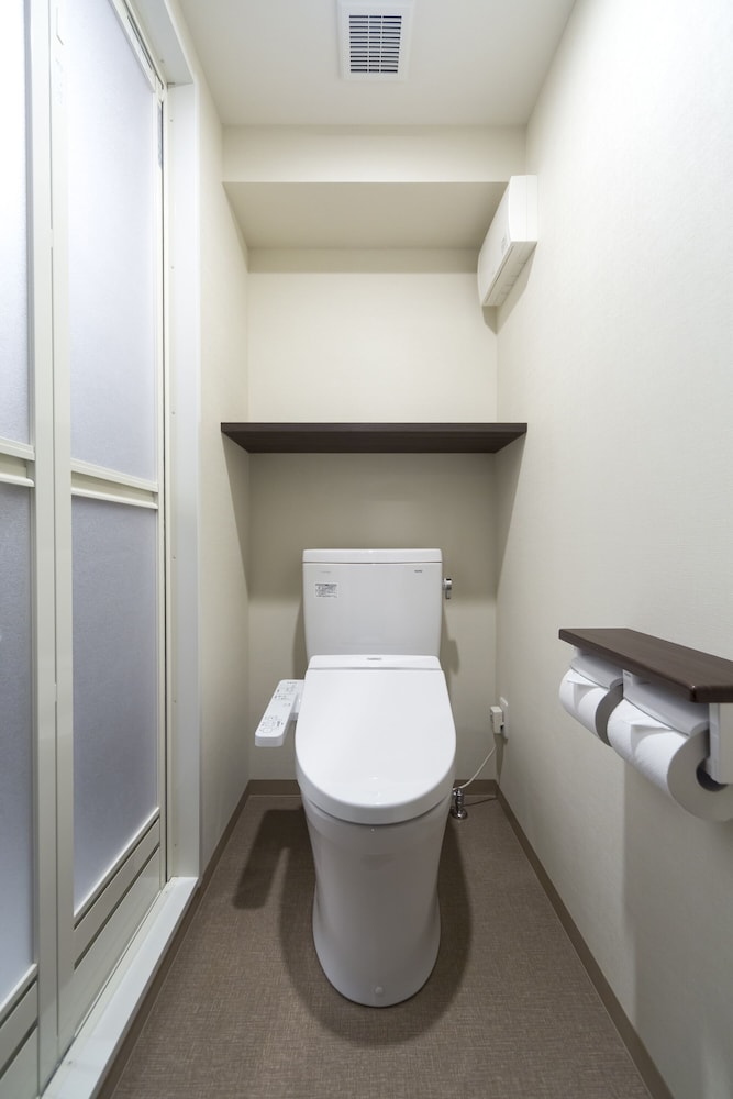 Moderate Double Room (No Housekeeping) photo 3