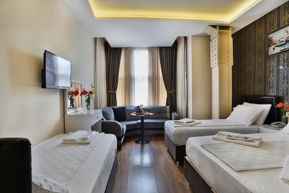 Superior Quadruple Room photo 3