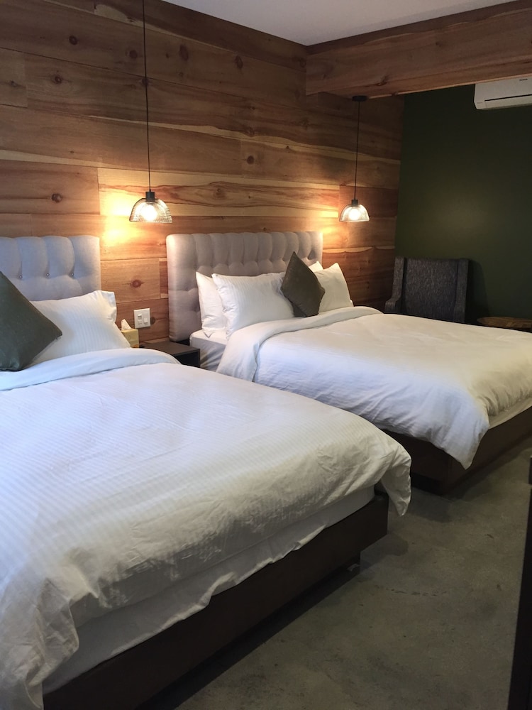 Standard Room, 2 Queen Beds photo 2