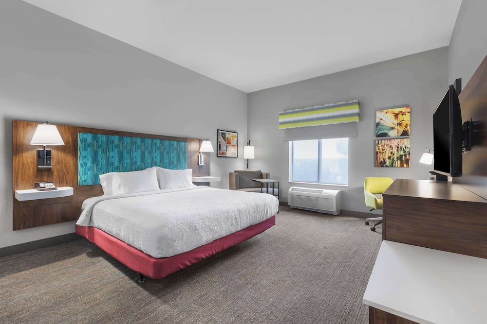Room, 1 King Bed, Accessible - Photo 2