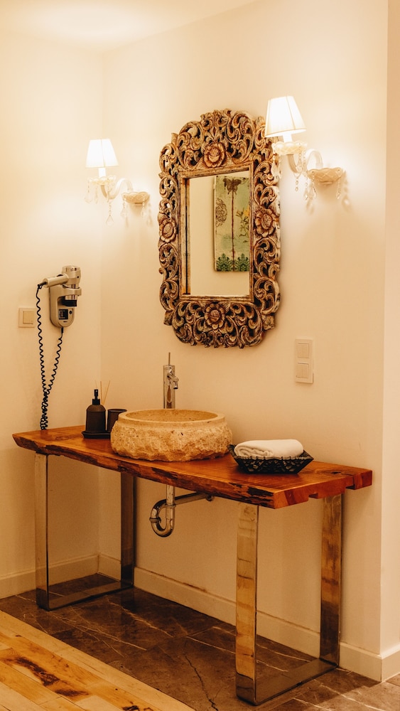 Luxury Suite photo 3