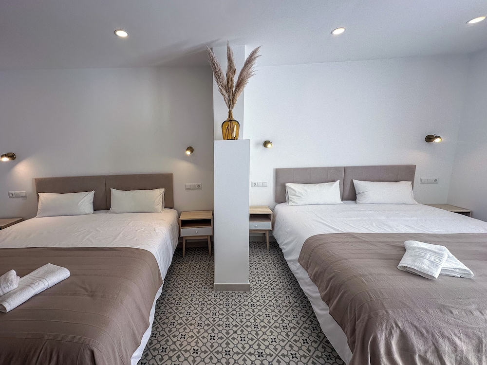 Family Quadruple Room, Multiple Beds, Private Bathroom, Mountain View photo 3