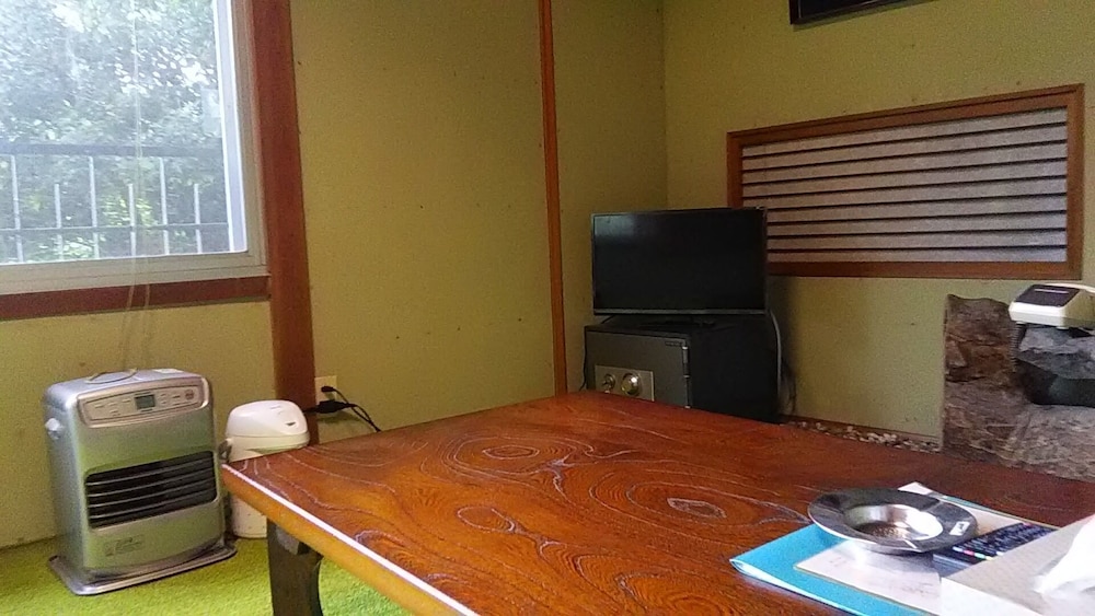 Momiji, Japanese Style Room With Shared Bathroom, Up To 3 People