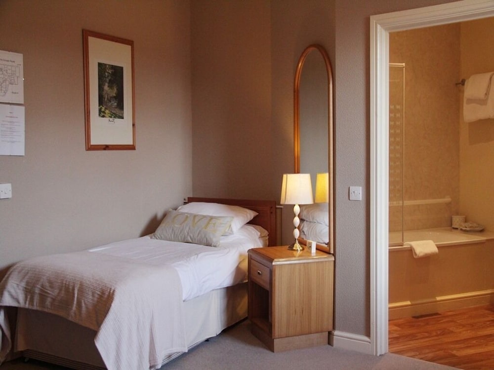Suite, Ensuite photo 2