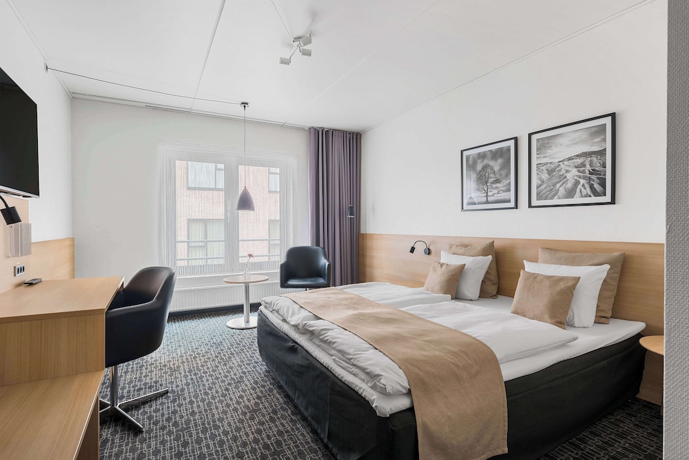 Standard Room, 1 Queen Bed, Non Smoking - Photo 1