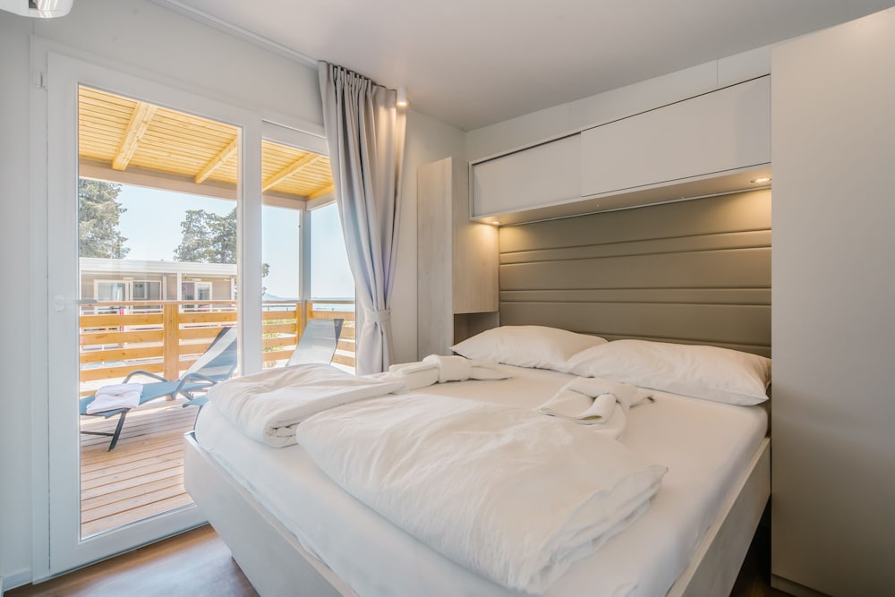Superior Mobile Home, 2 Bedrooms, Terrace, Sea View