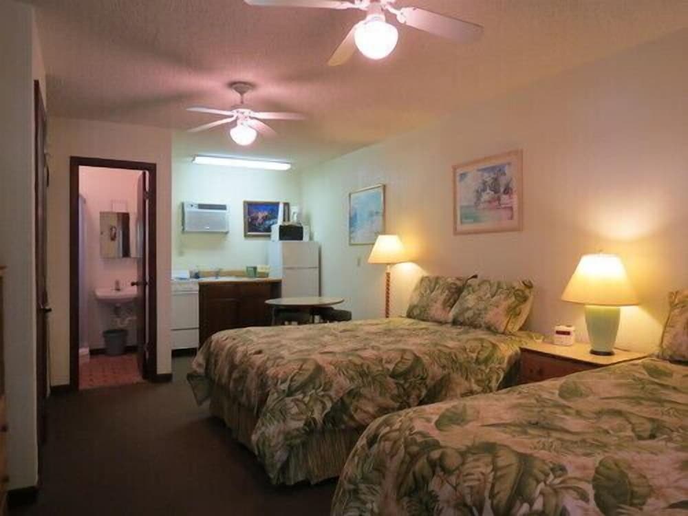 Room, 2 Queen Beds, Kitchen photo 1