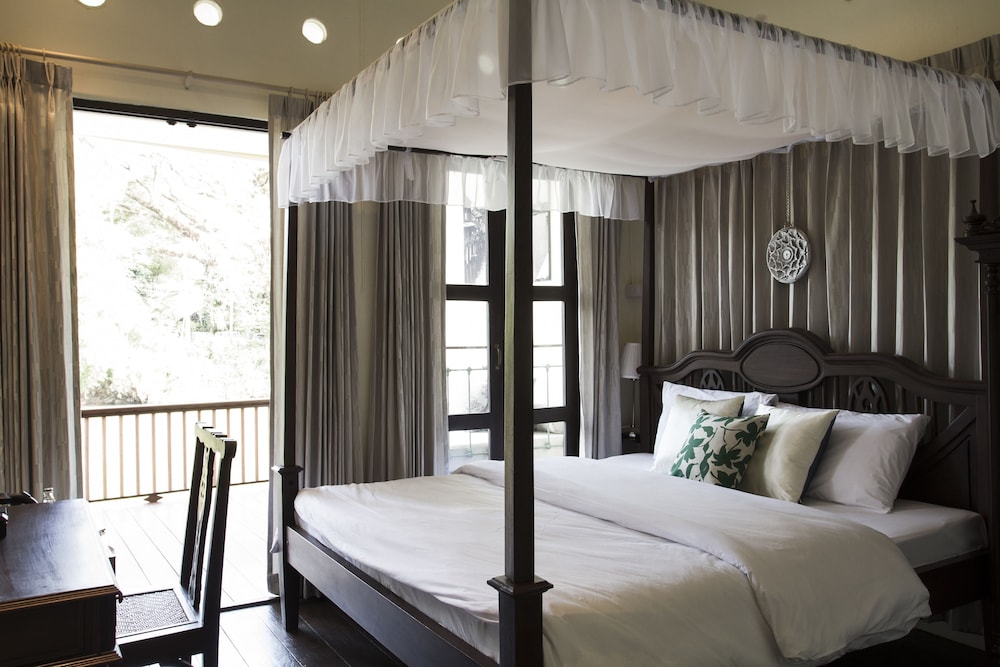 Nai Por Nai Mae (Suite River Front with Balcony)