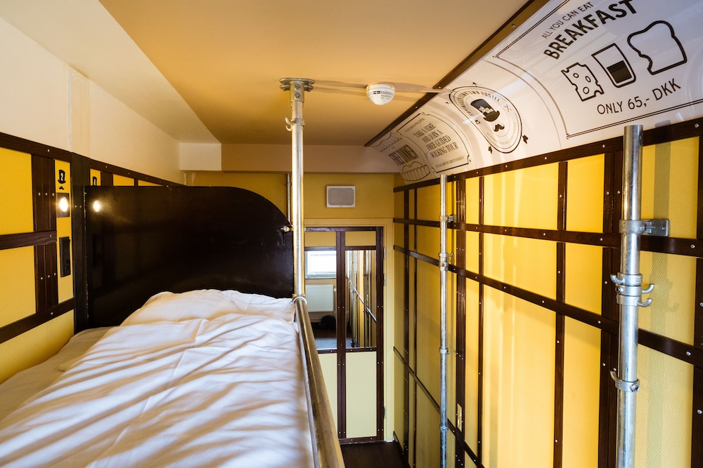 4 Bed Private Room With Shared Bathroom